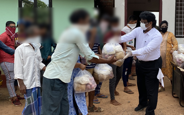 Grace Ministry distributes grocery items to the poor and needy in Mangalore who are facing issues in managing food items due to National COVID 19 lockdown. 